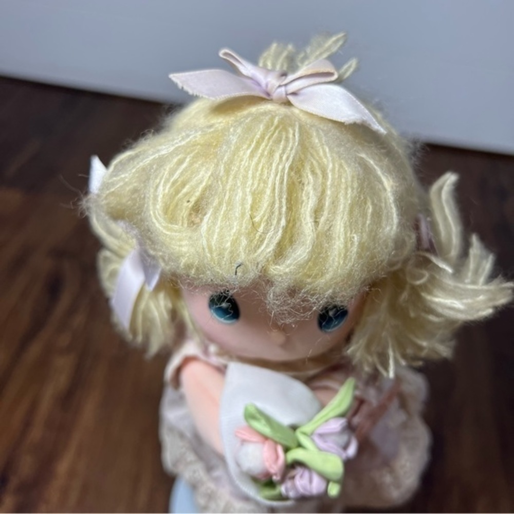 Vintage rare 1985 precious moments doll on stand - Picture 5 of 8